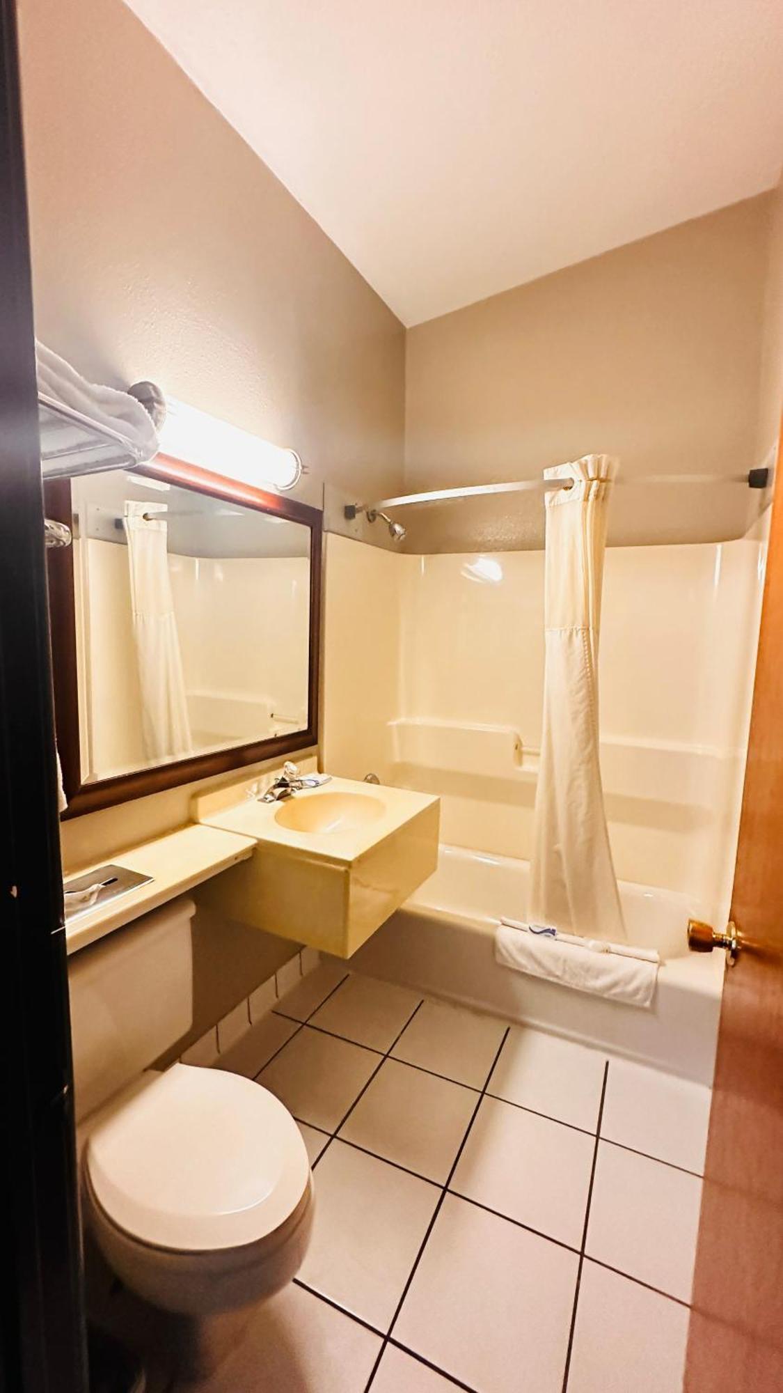 Quality Inn St Paul-Minneapolis-Midway Saint Paul Exterior foto